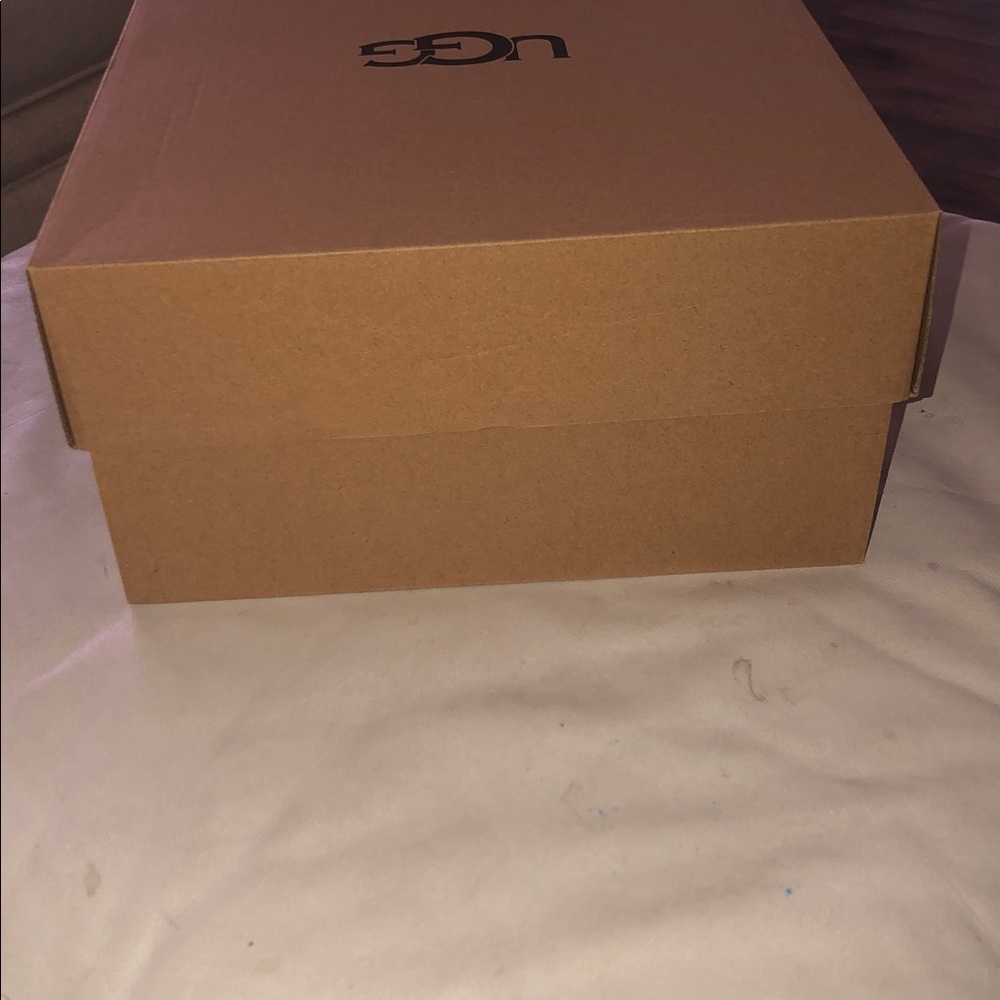 UGG REMOVABLE LID BOX EUC - Picture 4 of 7